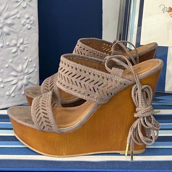 Sandy wooden layer cut strappy wrap up high platform wedge heel sandals sz 8.5 - Picture 4 of 13